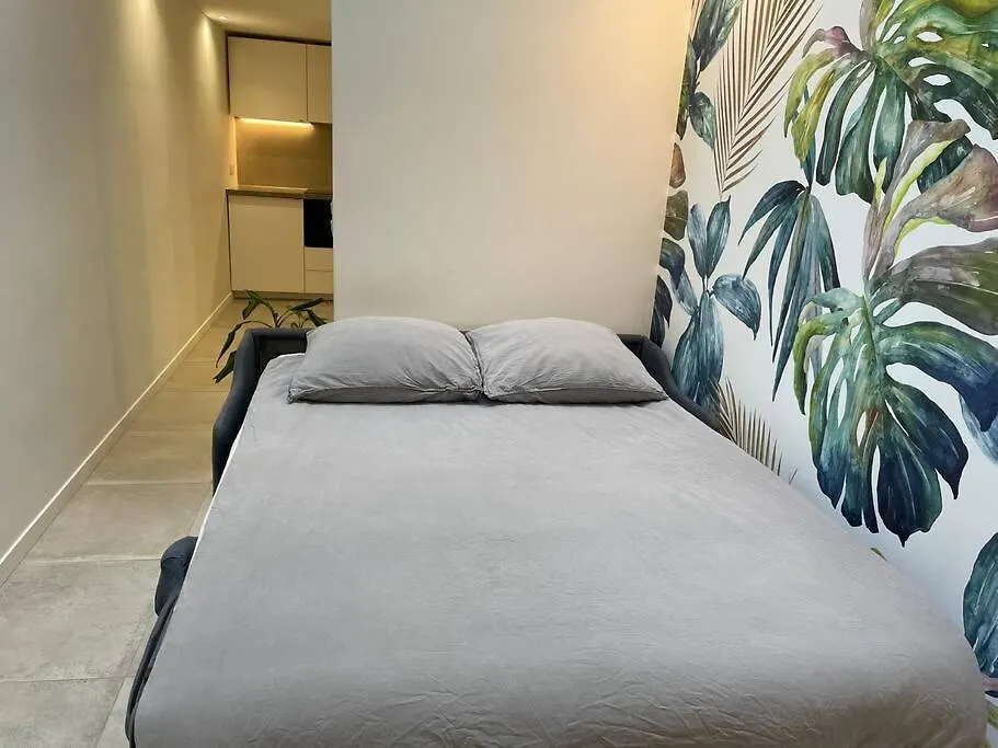 Bright Studio Apartment In The Heart Of Parigi Francia