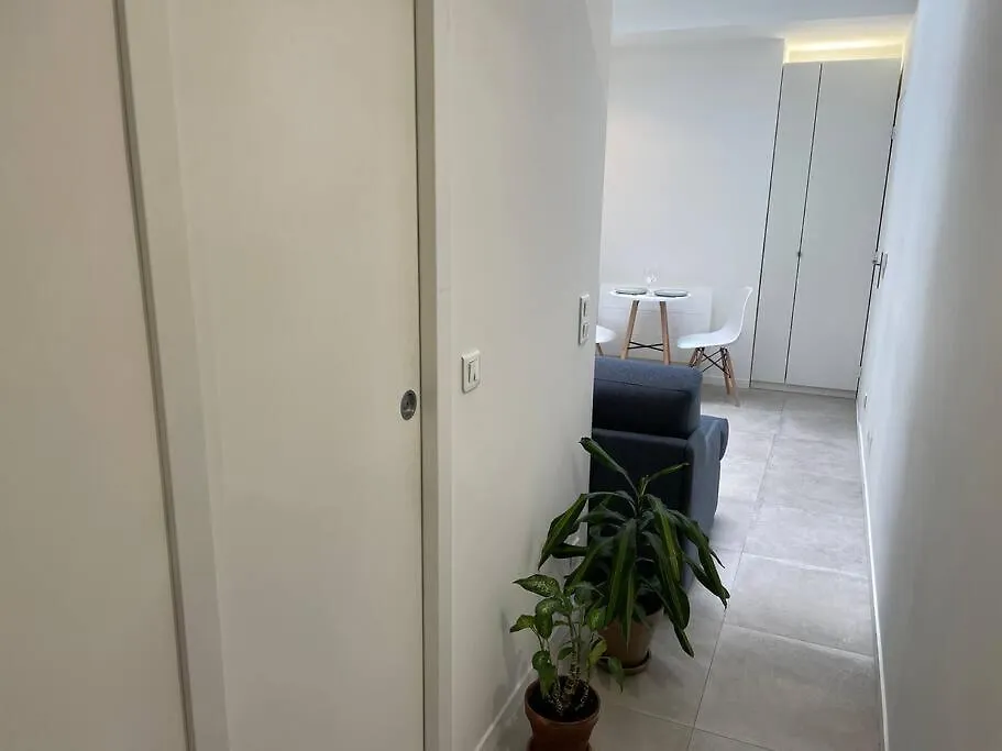 Bright Studio Apartment In The Heart Of Paris